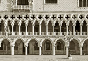 222106_350_VEN_Doges Palace_shutterstock_1906559224.jpg